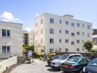 Spacious top floor flat on outskirts of town | 1 bedroom